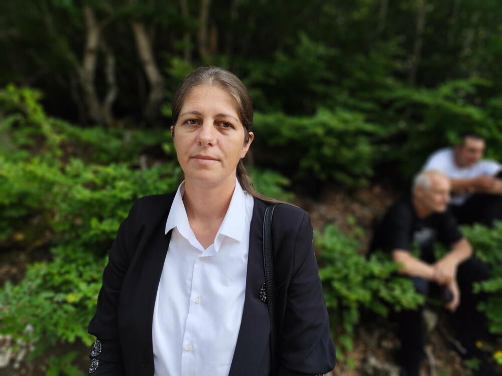 <p>Gačani su najavili da će, poput Pivljana, u Avtovcu blokirati put, ali im policija nije dozvolila, pa su se uputili u Ravno da se sretnu sa Pivljanima</p>