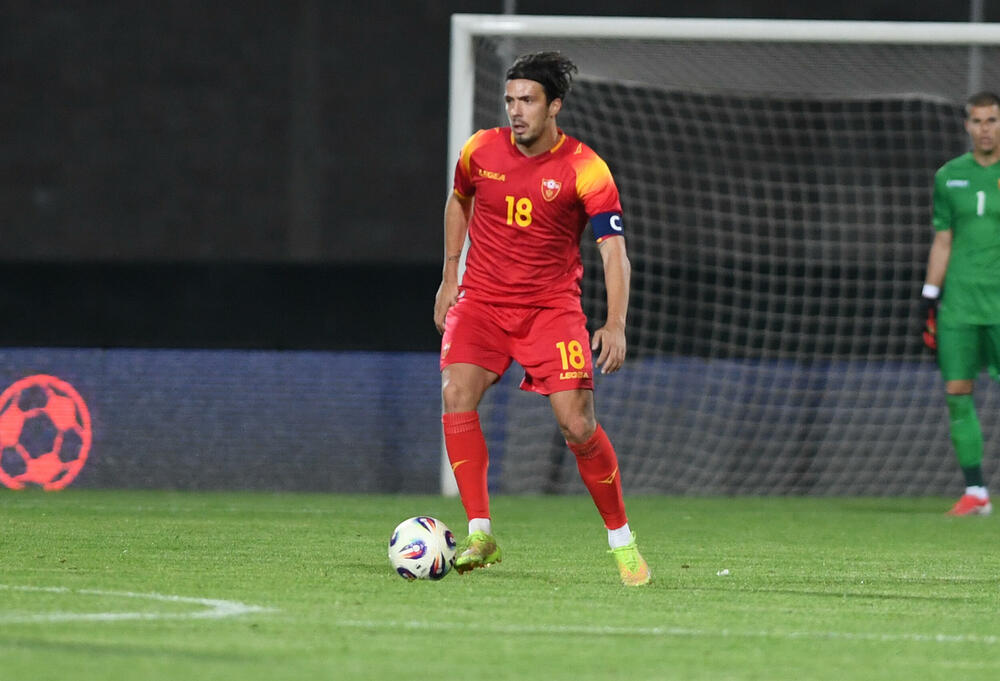 <p>Jun će se pamtiti po debiju iz snova Vasilija Adžića i Andrije Bulatovića, ali i po rekorderu Stevanu Jovetiću</p>