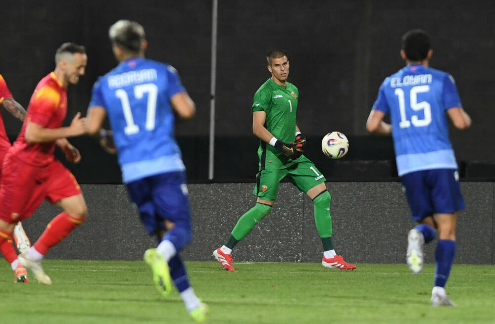 <p>Jun će se pamtiti po debiju iz snova Vasilija Adžića i Andrije Bulatovića, ali i po rekorderu Stevanu Jovetiću</p>