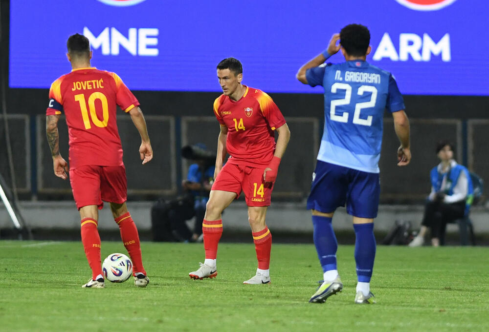 <p>Jun će se pamtiti po debiju iz snova Vasilija Adžića i Andrije Bulatovića, ali i po rekorderu Stevanu Jovetiću</p>