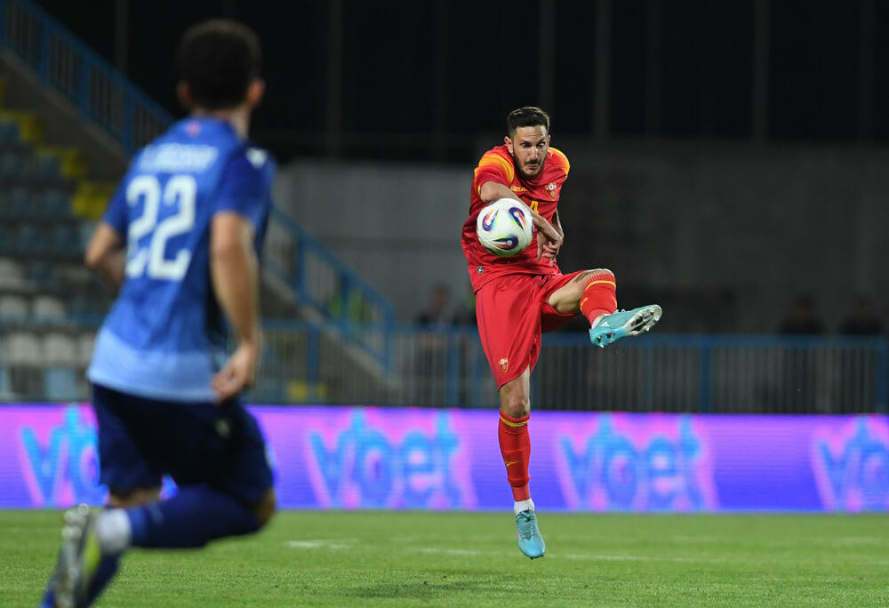 <p>Jun će se pamtiti po debiju iz snova Vasilija Adžića i Andrije Bulatovića, ali i po rekorderu Stevanu Jovetiću</p>