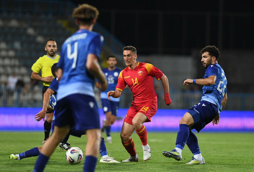 <p>Jun će se pamtiti po debiju iz snova Vasilija Adžića i Andrije Bulatovića, ali i po rekorderu Stevanu Jovetiću</p>