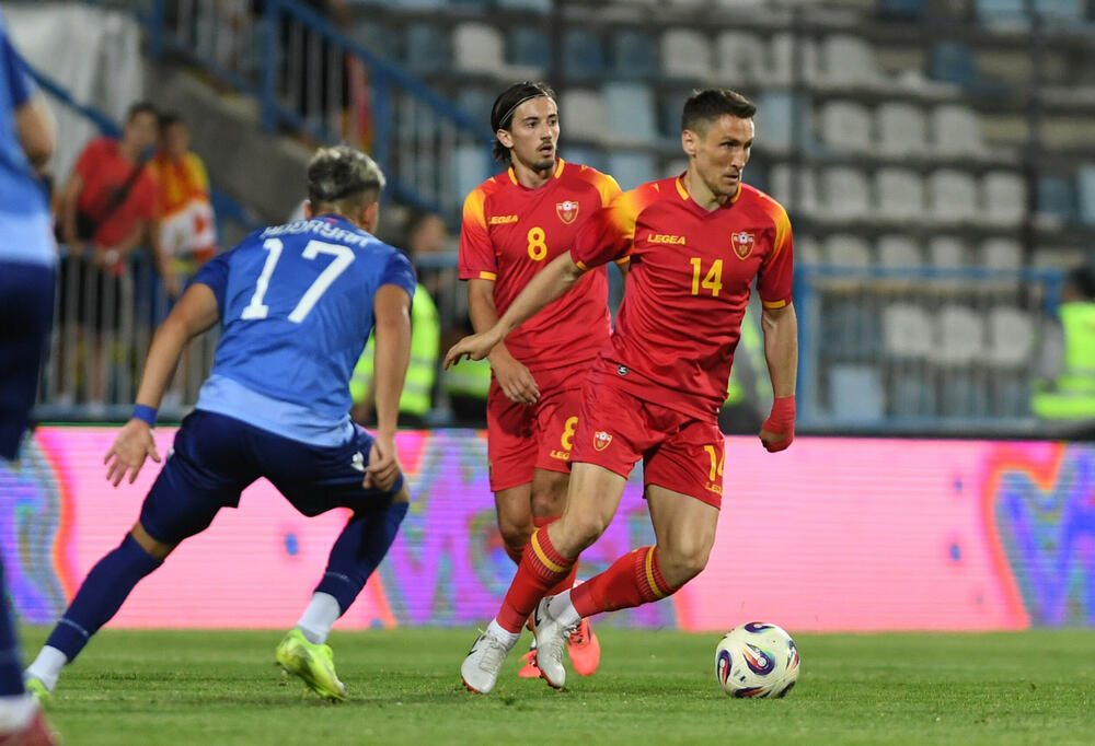 <p>Jun će se pamtiti po debiju iz snova Vasilija Adžića i Andrije Bulatovića, ali i po rekorderu Stevanu Jovetiću</p>