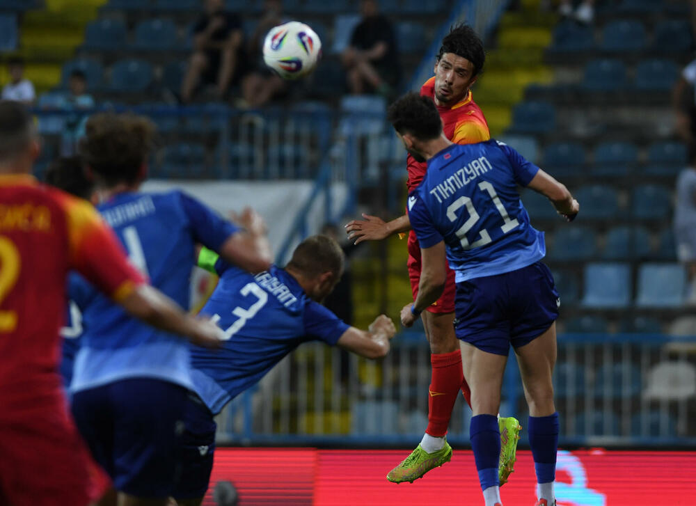 <p>Jun će se pamtiti po debiju iz snova Vasilija Adžića i Andrije Bulatovića, ali i po rekorderu Stevanu Jovetiću</p>