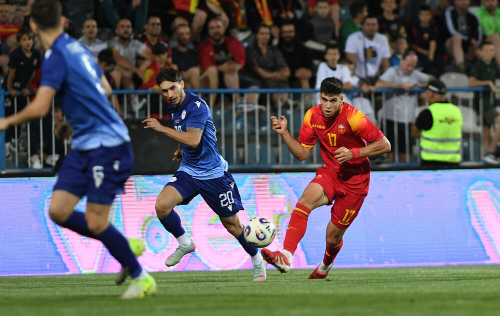 <p>Jun će se pamtiti po debiju iz snova Vasilija Adžića i Andrije Bulatovića, ali i po rekorderu Stevanu Jovetiću</p>