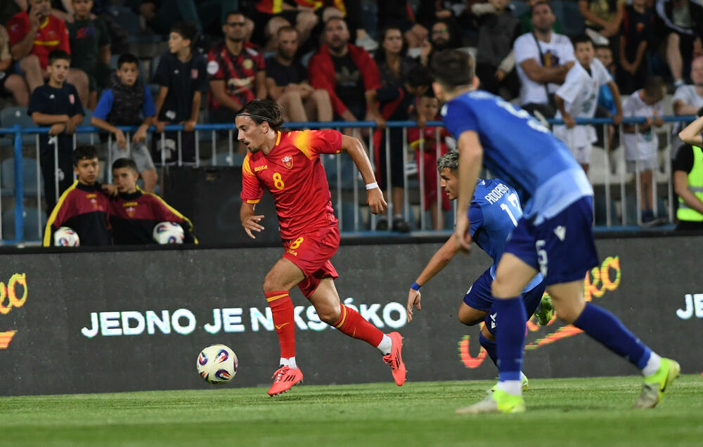 <p>Jun će se pamtiti po debiju iz snova Vasilija Adžića i Andrije Bulatovića, ali i po rekorderu Stevanu Jovetiću</p>