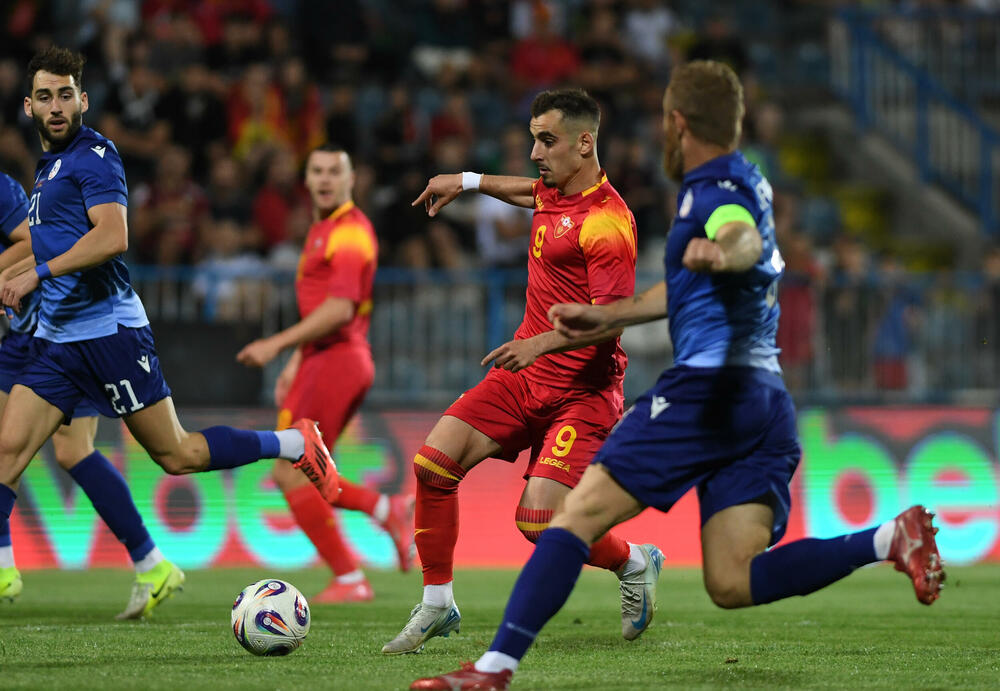 <p>Jun će se pamtiti po debiju iz snova Vasilija Adžića i Andrije Bulatovića, ali i po rekorderu Stevanu Jovetiću</p>