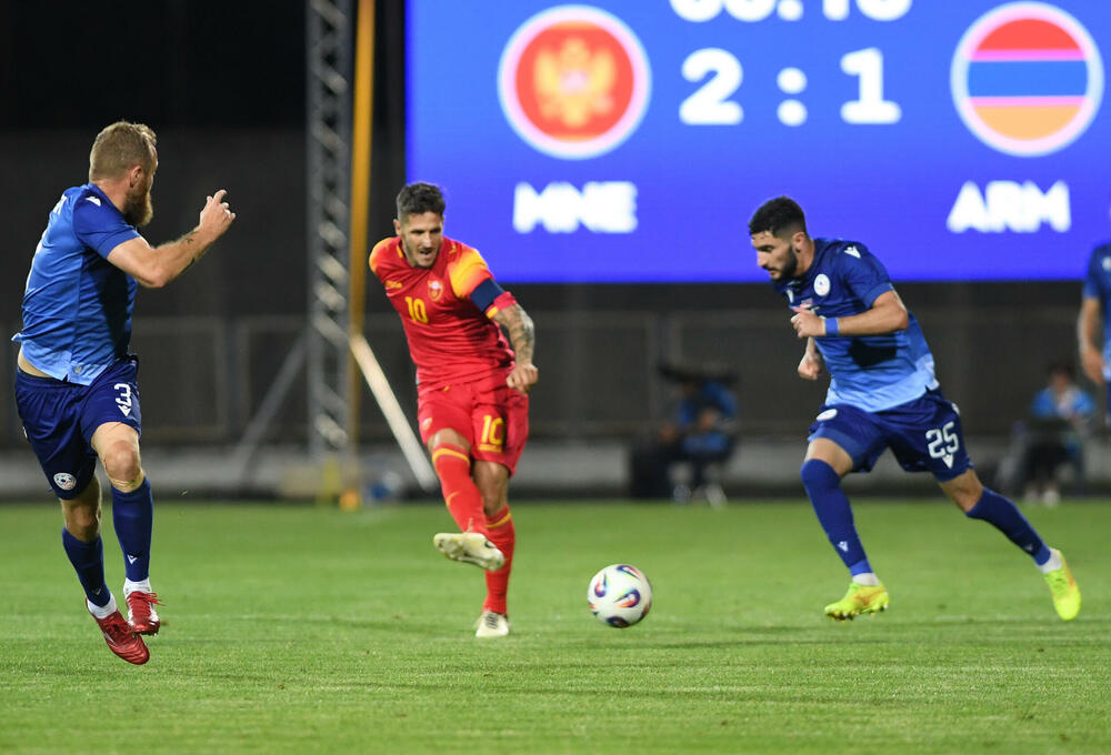 <p>Jun će se pamtiti po debiju iz snova Vasilija Adžića i Andrije Bulatovića, ali i po rekorderu Stevanu Jovetiću</p>