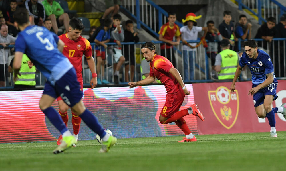 <p>Jun će se pamtiti po debiju iz snova Vasilija Adžića i Andrije Bulatovića, ali i po rekorderu Stevanu Jovetiću</p>