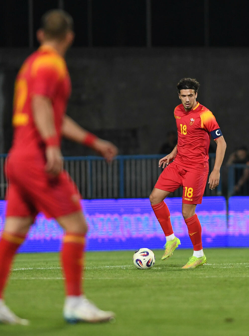 <p>Jun će se pamtiti po debiju iz snova Vasilija Adžića i Andrije Bulatovića, ali i po rekorderu Stevanu Jovetiću</p>