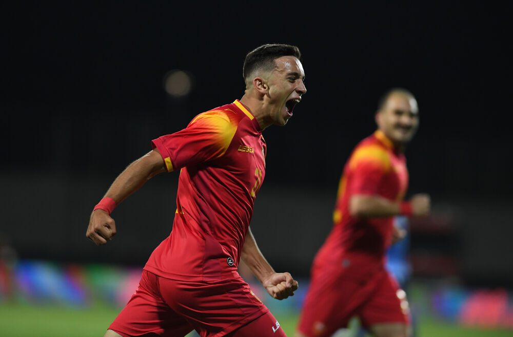 <p>Jun će se pamtiti po debiju iz snova Vasilija Adžića i Andrije Bulatovića, ali i po rekorderu Stevanu Jovetiću</p>