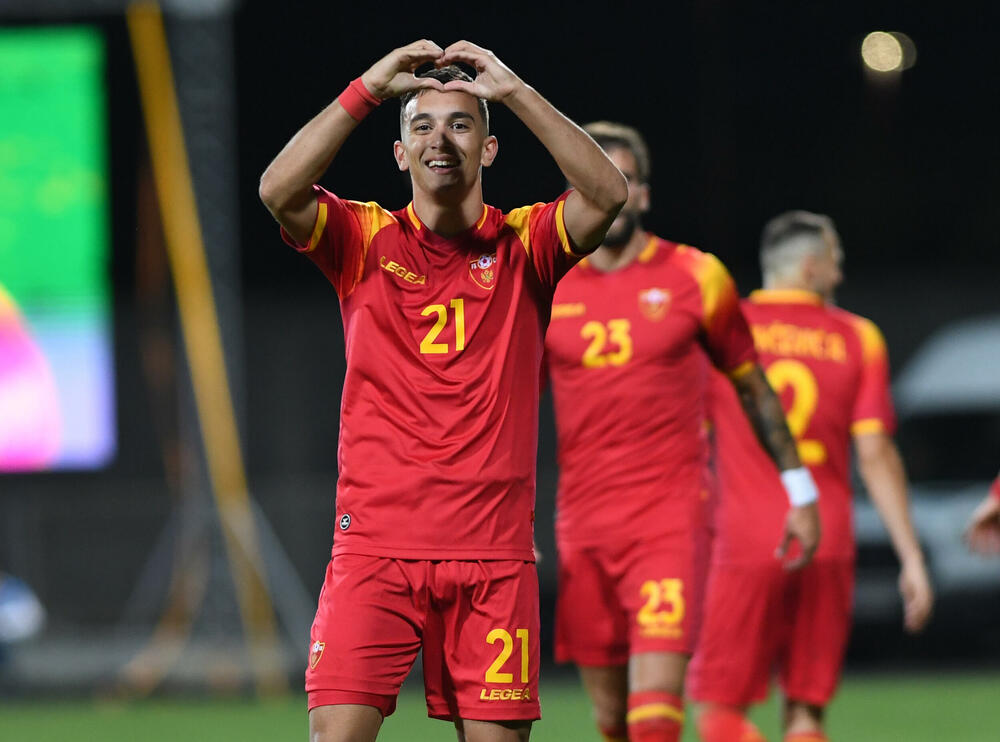 <p>Jun će se pamtiti po debiju iz snova Vasilija Adžića i Andrije Bulatovića, ali i po rekorderu Stevanu Jovetiću</p>