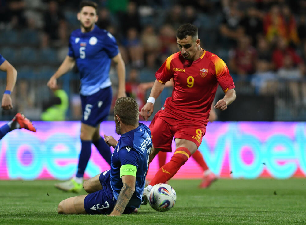 <p>Jun će se pamtiti po debiju iz snova Vasilija Adžića i Andrije Bulatovića, ali i po rekorderu Stevanu Jovetiću</p>