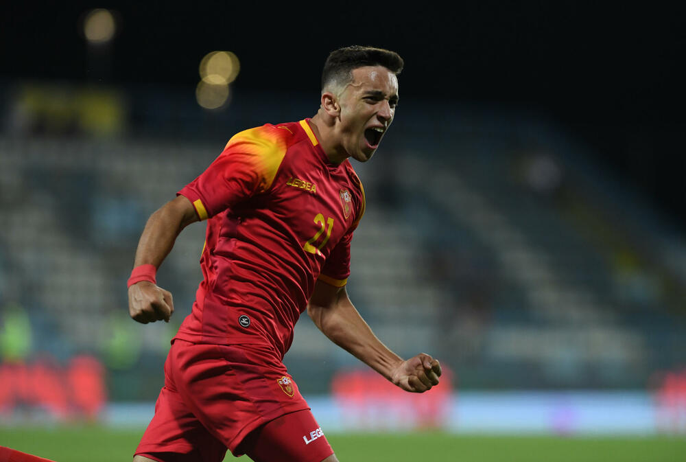 <p>Jun će se pamtiti po debiju iz snova Vasilija Adžića i Andrije Bulatovića, ali i po rekorderu Stevanu Jovetiću</p>