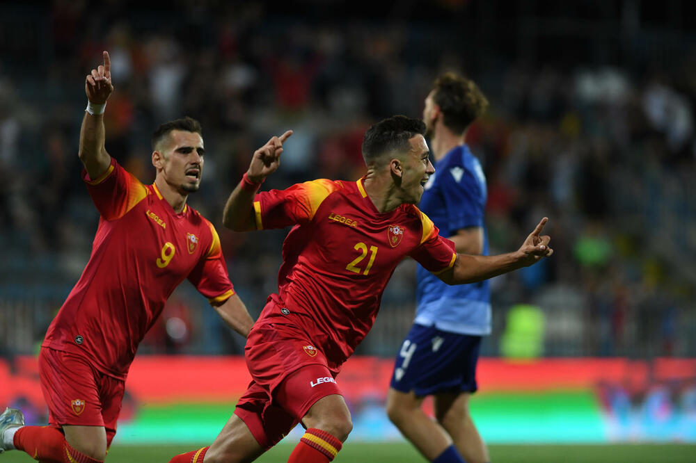 Slavlje Andrije Bulatovića i njegovog imenjaka Radulovića koji mu je namjestio gol za pamćenje, Foto: FSCG