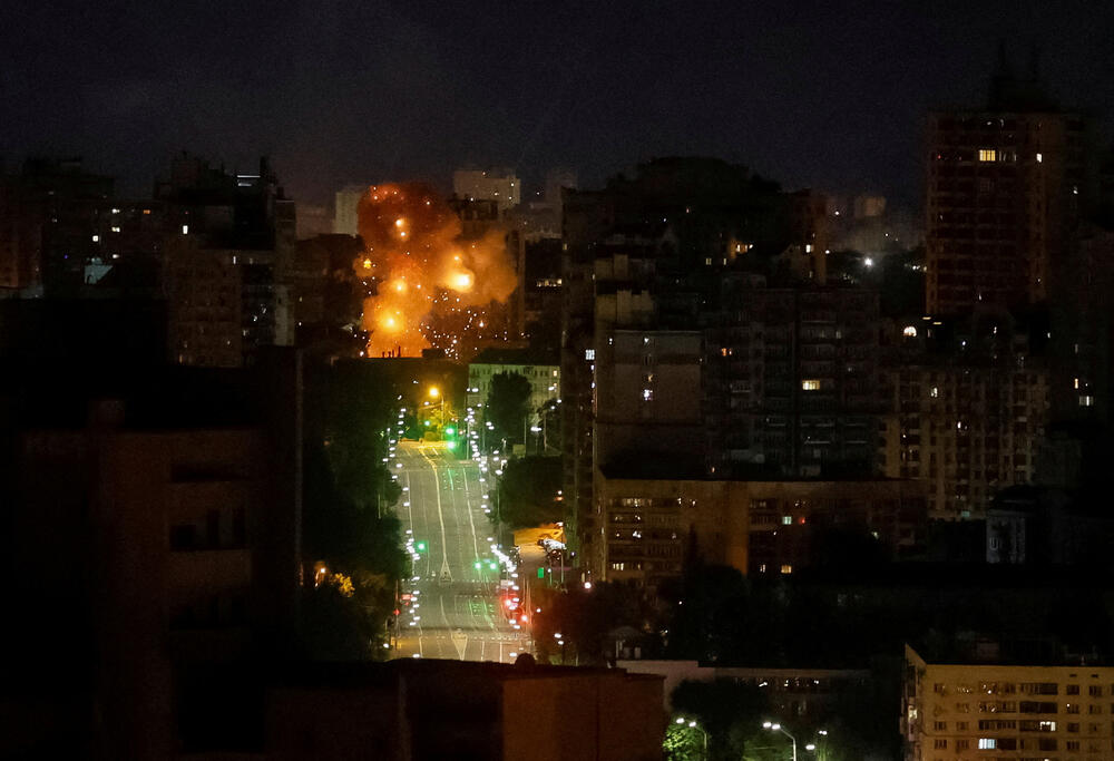 <p>"Rusi su pogodili porodilište, stanicu hitne medicinske pomoći i stambene zgrade", rekao je guverner</p>