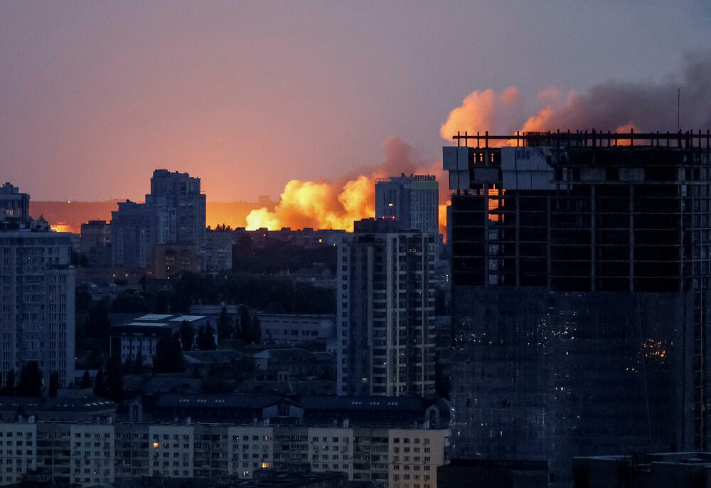 <p>"Rusi su pogodili porodilište, stanicu hitne medicinske pomoći i stambene zgrade", rekao je guverner</p>