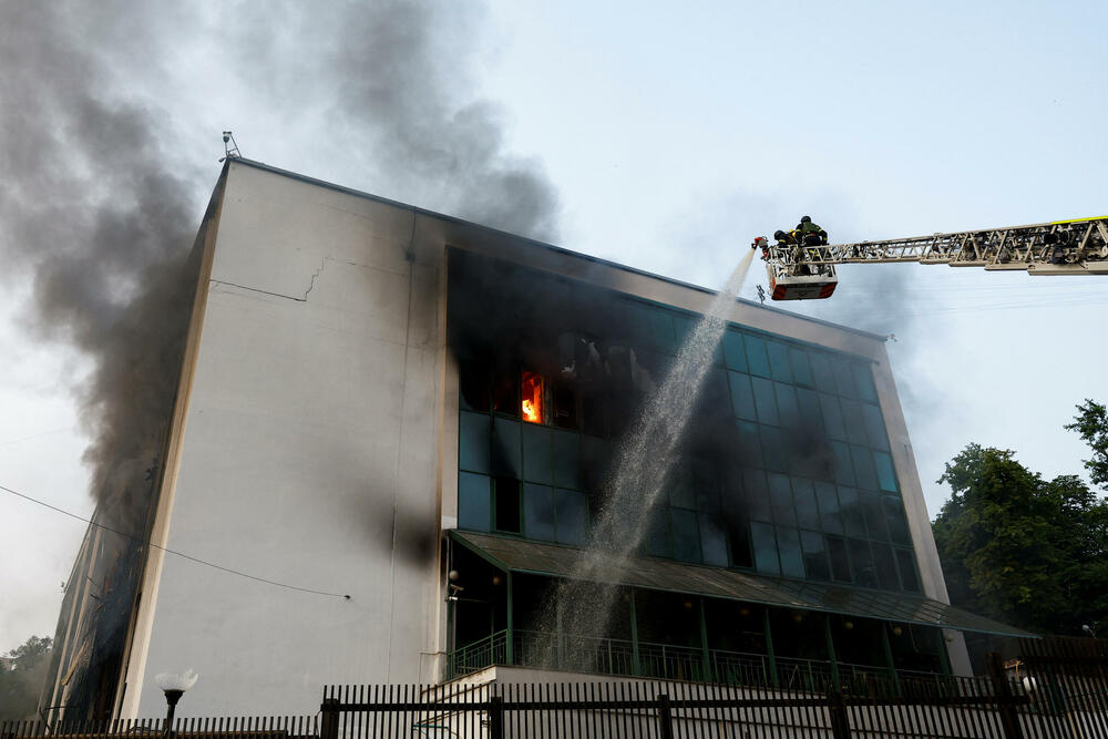<p>"Rusi su pogodili porodilište, stanicu hitne medicinske pomoći i stambene zgrade", rekao je guverner</p>