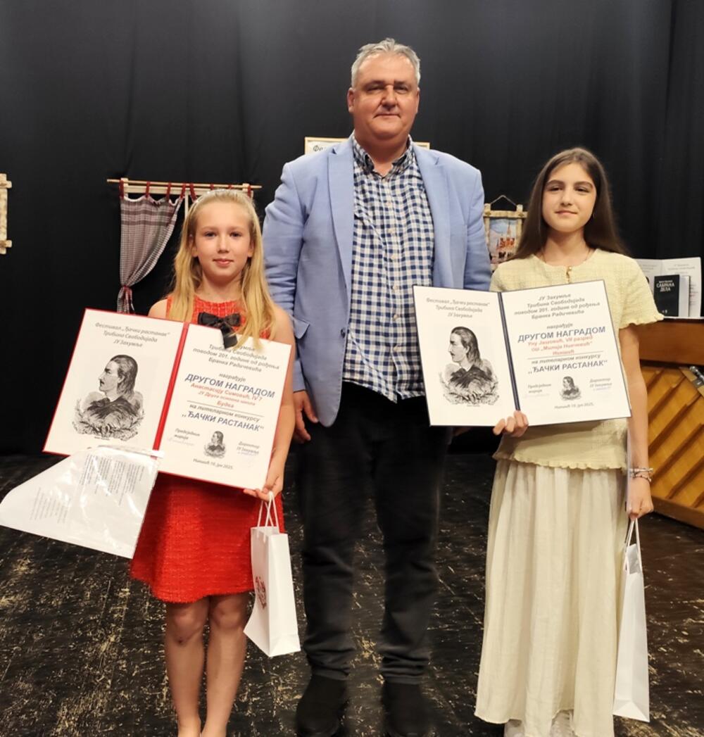 <p>Prvo mjesto u kategoriji učenika od prvog do petog razreda osvojila je Teodora Preradović, učenica OŠ "Salko Aljković" iz Pljevalja, dok je Ksenija Kovačević, učenica kotorske škole "Njegoš" osvojila prvo mjesto u kategoriji od šestog do devetog razreda</p>