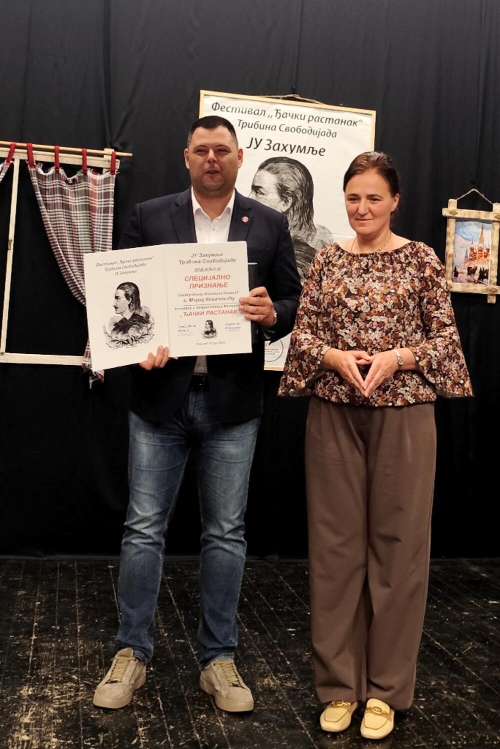 <p>Prvo mjesto u kategoriji učenika od prvog do petog razreda osvojila je Teodora Preradović, učenica OŠ "Salko Aljković" iz Pljevalja, dok je Ksenija Kovačević, učenica kotorske škole "Njegoš" osvojila prvo mjesto u kategoriji od šestog do devetog razreda</p>