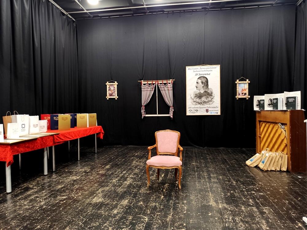 <p>Prvo mjesto u kategoriji učenika od prvog do petog razreda osvojila je Teodora Preradović, učenica OŠ "Salko Aljković" iz Pljevalja, dok je Ksenija Kovačević, učenica kotorske škole "Njegoš" osvojila prvo mjesto u kategoriji od šestog do devetog razreda</p>