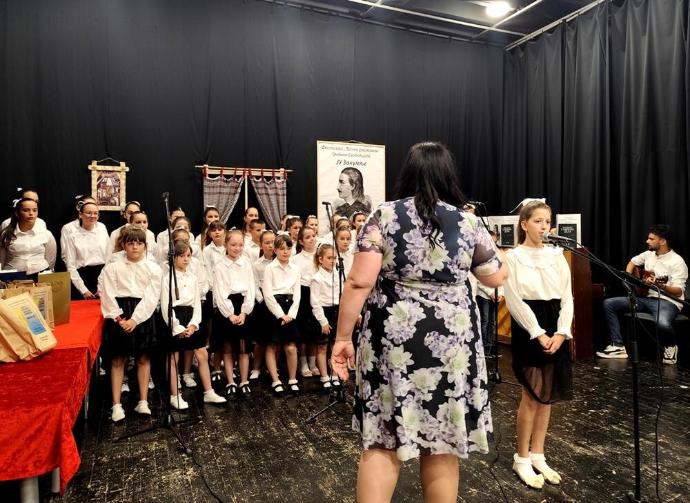 <p>Prvo mjesto u kategoriji učenika od prvog do petog razreda osvojila je Teodora Preradović, učenica OŠ "Salko Aljković" iz Pljevalja, dok je Ksenija Kovačević, učenica kotorske škole "Njegoš" osvojila prvo mjesto u kategoriji od šestog do devetog razreda</p>