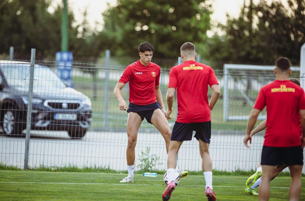 <p>Omladinska fudbalska reprezentacija Crne Gore će od petka učestvovati na Evropskom prvenstvu</p>