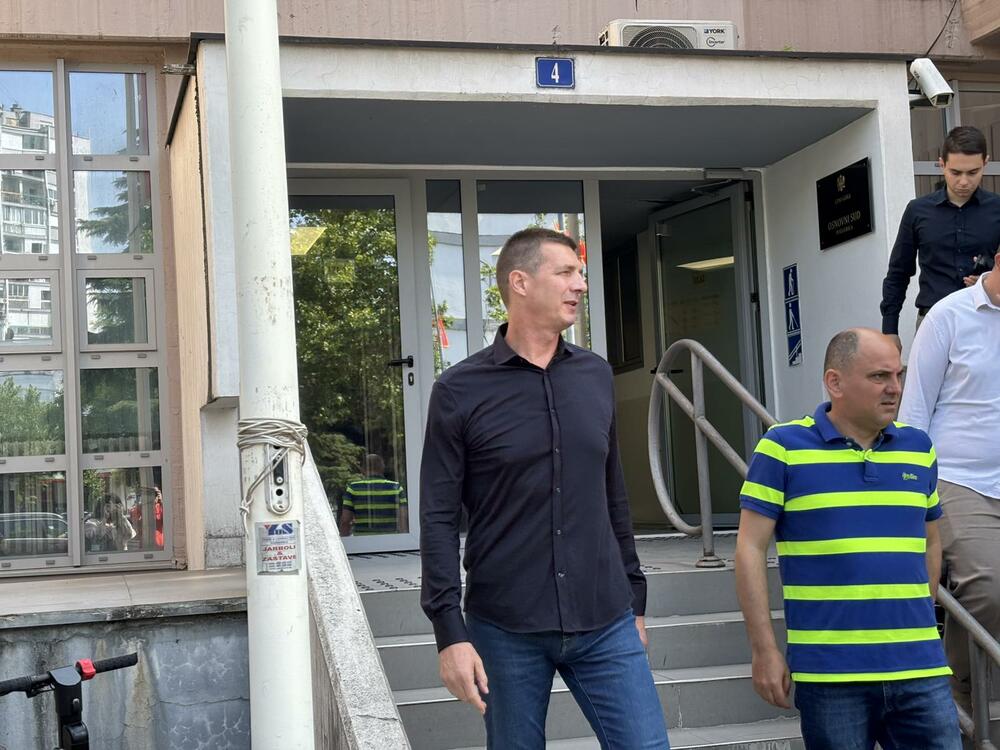 Vučić ispred Osnovnog suda