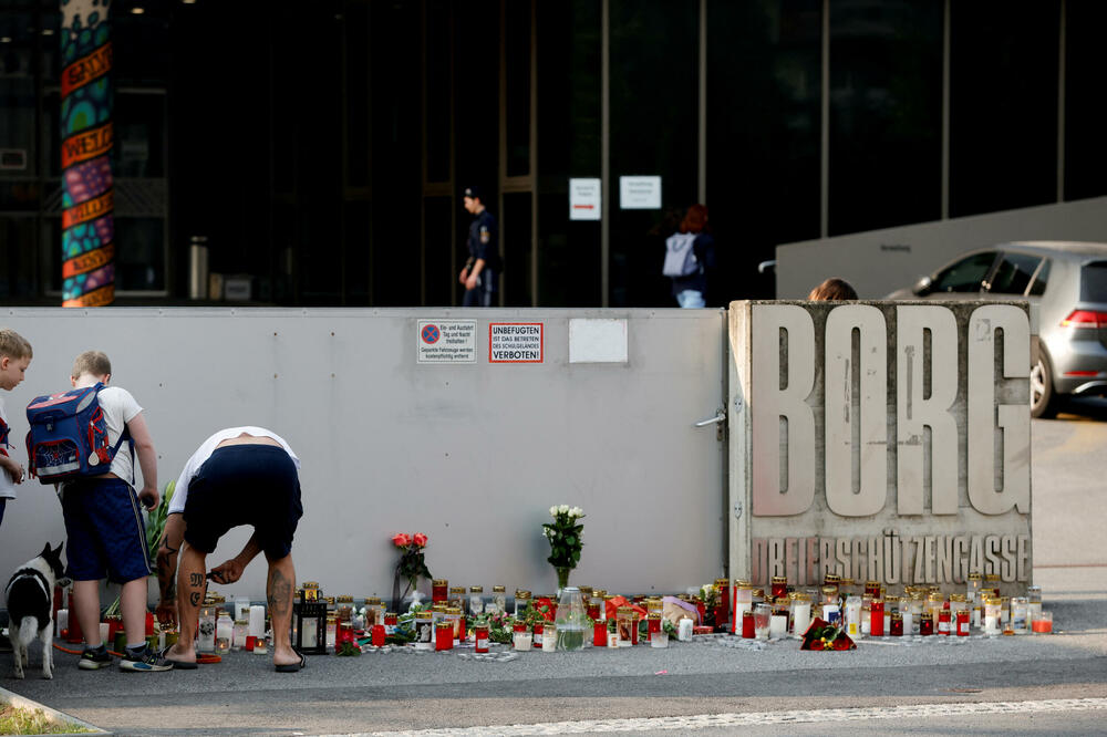Odavanje pošte nastradalima, Foto: Reuters