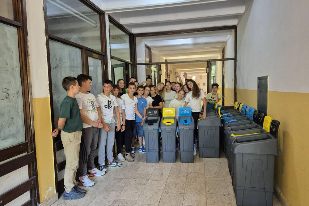 Donacija Opštine Osnovnoj školi "Drago Milović" u Tivtu, Foto: Opština Tivat