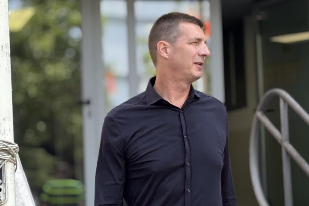 Vučić ispred Osnovnog suda u Podgorici, Foto: Jelena Kočanović