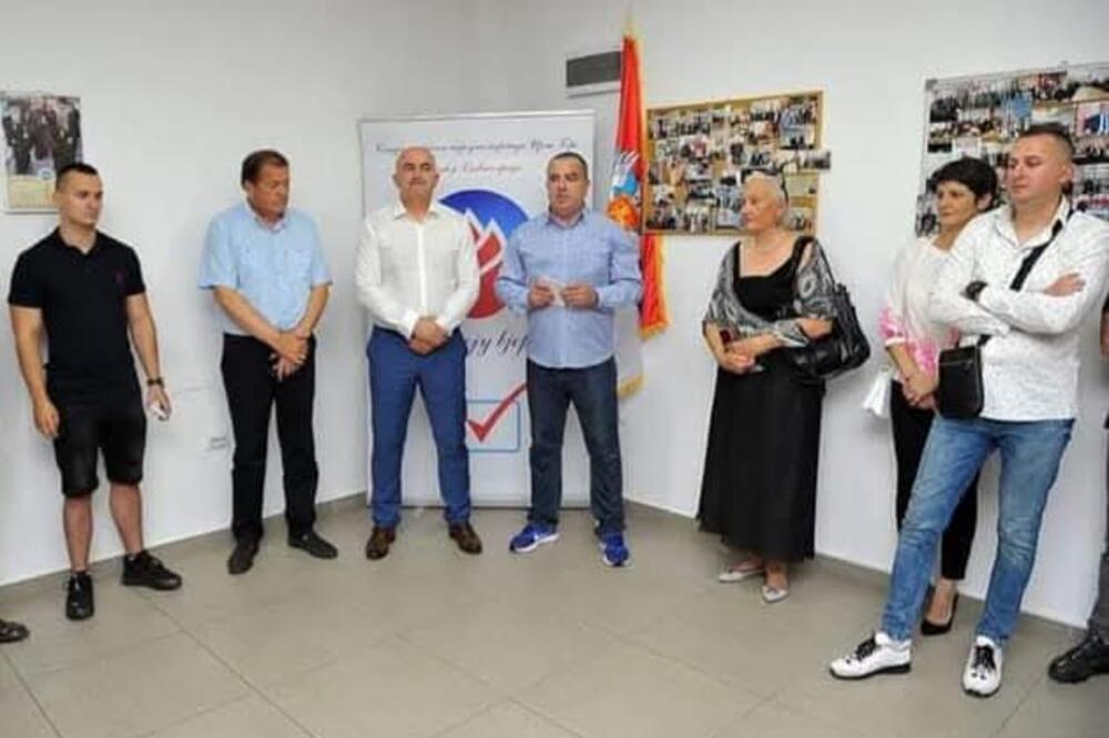 Nikić pored Jokovića (desno), Foto: SNP