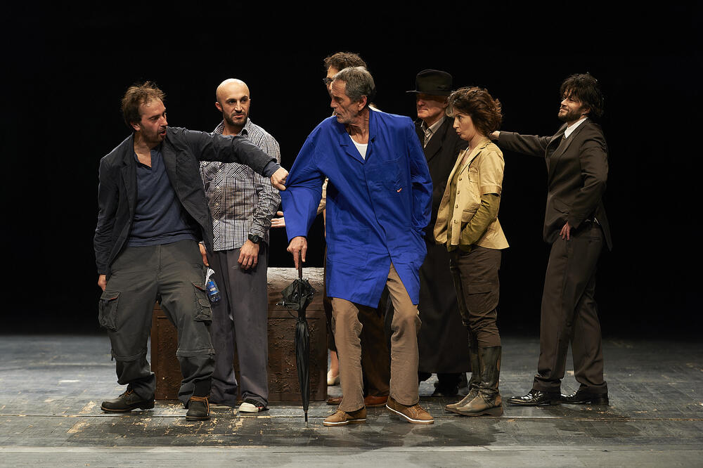 <p>Pićurić je bio glumac snažne scenske prisutnosti i duboke emotivne izražajnosti, koji je svojom autentičnošću obilježio pozorišni i filmski prostor Crne Gore, kazali su iz CNP-a, čiji je bio doživotni član</p>