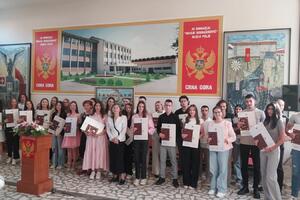 Jovana i Tarik učenici generacije bijelopoljske Gimnazije "Miloje...