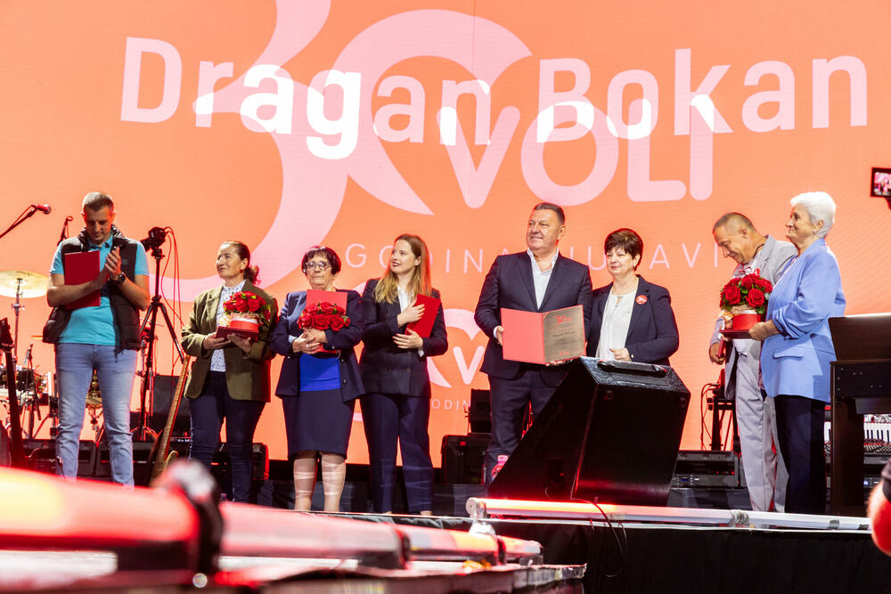 <p>Kompanija Voli je obilježila je trideset godina postojanja investicijom od dva miliona eura u svoje zaposlene: milion eura za jubilarne nagrade i još milion za privatno zdravstveno osiguranje.</p>