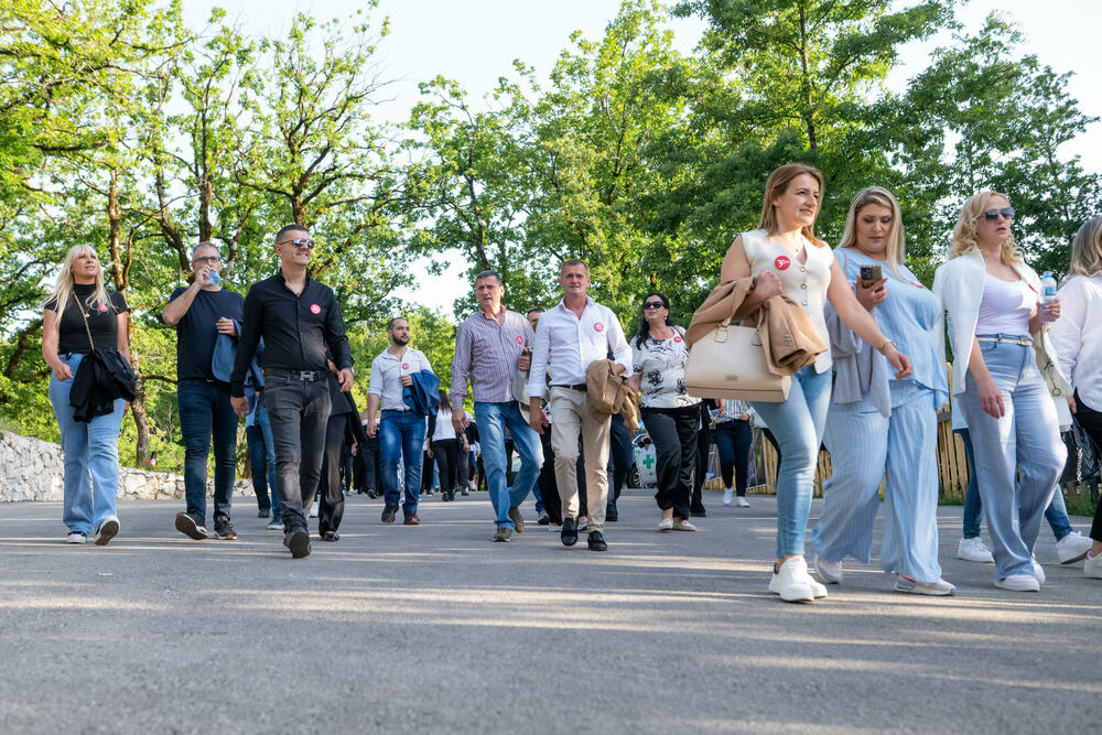 <p>Kompanija Voli je obilježila je trideset godina postojanja investicijom od dva miliona eura u svoje zaposlene: milion eura za jubilarne nagrade i još milion za privatno zdravstveno osiguranje.</p>