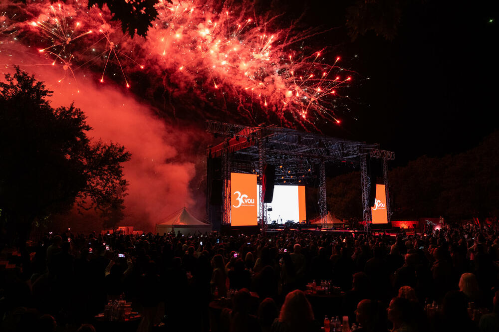 <p>Kompanija Voli je obilježila je trideset godina postojanja investicijom od dva miliona eura u svoje zaposlene: milion eura za jubilarne nagrade i još milion za privatno zdravstveno osiguranje.</p>