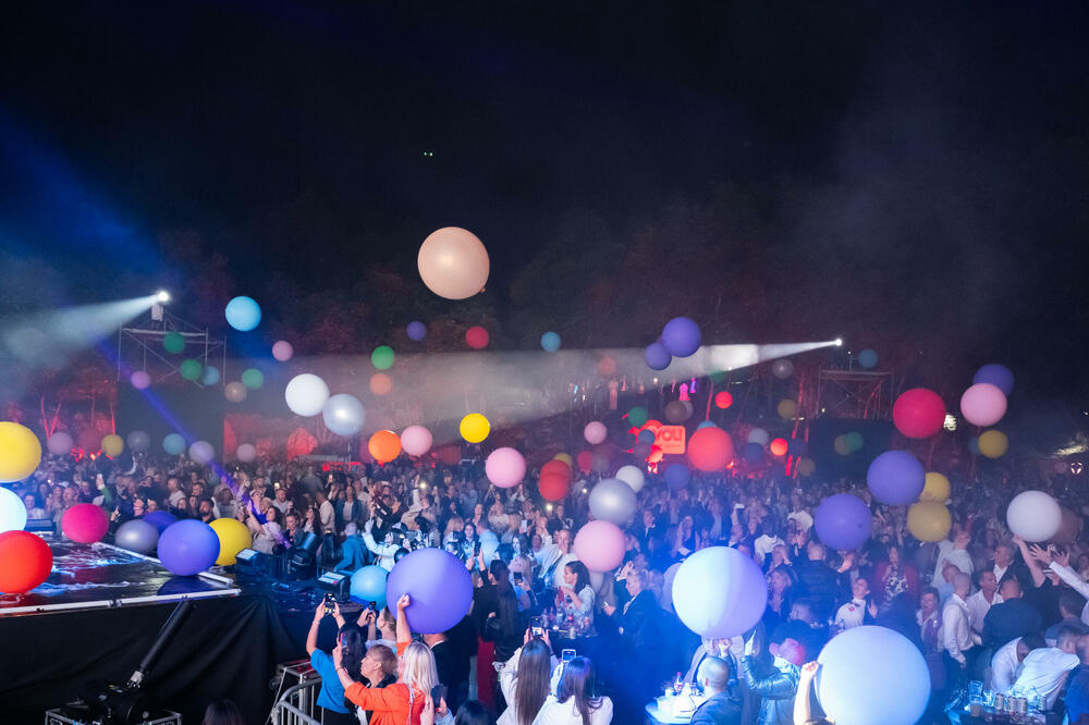 <p>Kompanija Voli je obilježila je trideset godina postojanja investicijom od dva miliona eura u svoje zaposlene: milion eura za jubilarne nagrade i još milion za privatno zdravstveno osiguranje.</p>