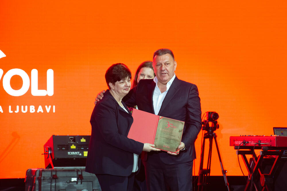 <p>Kompanija Voli je obilježila je trideset godina postojanja investicijom od dva miliona eura u svoje zaposlene: milion eura za jubilarne nagrade i još milion za privatno zdravstveno osiguranje.</p>