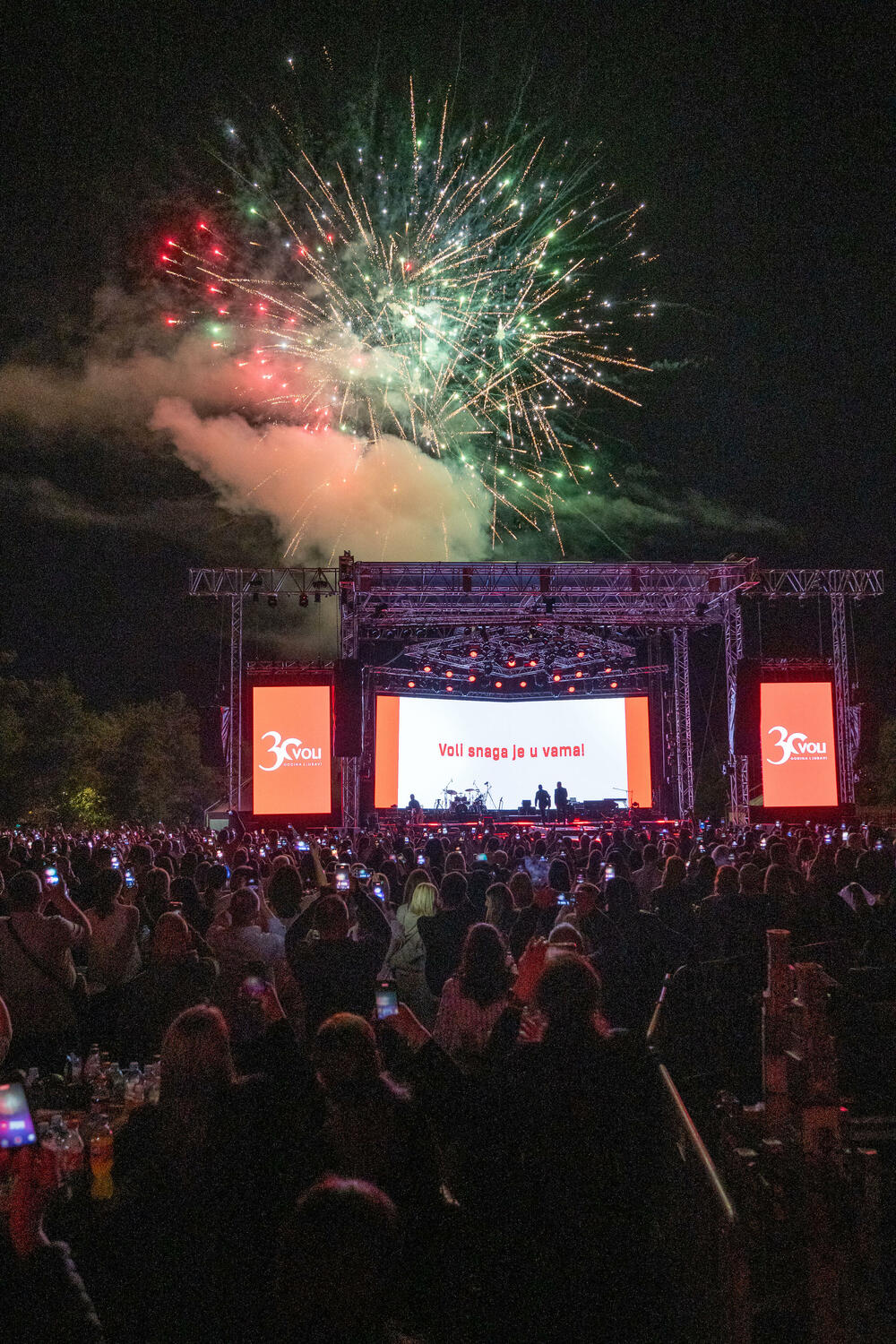 <p>Kompanija Voli je obilježila je trideset godina postojanja investicijom od dva miliona eura u svoje zaposlene: milion eura za jubilarne nagrade i još milion za privatno zdravstveno osiguranje.</p>