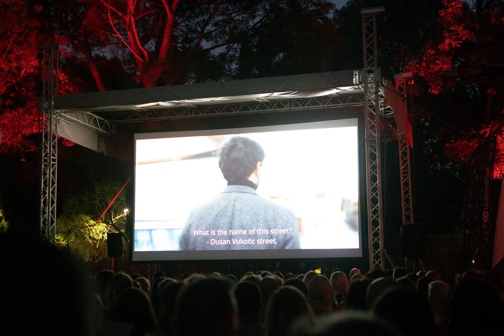 Sa premijere na Underhill-u