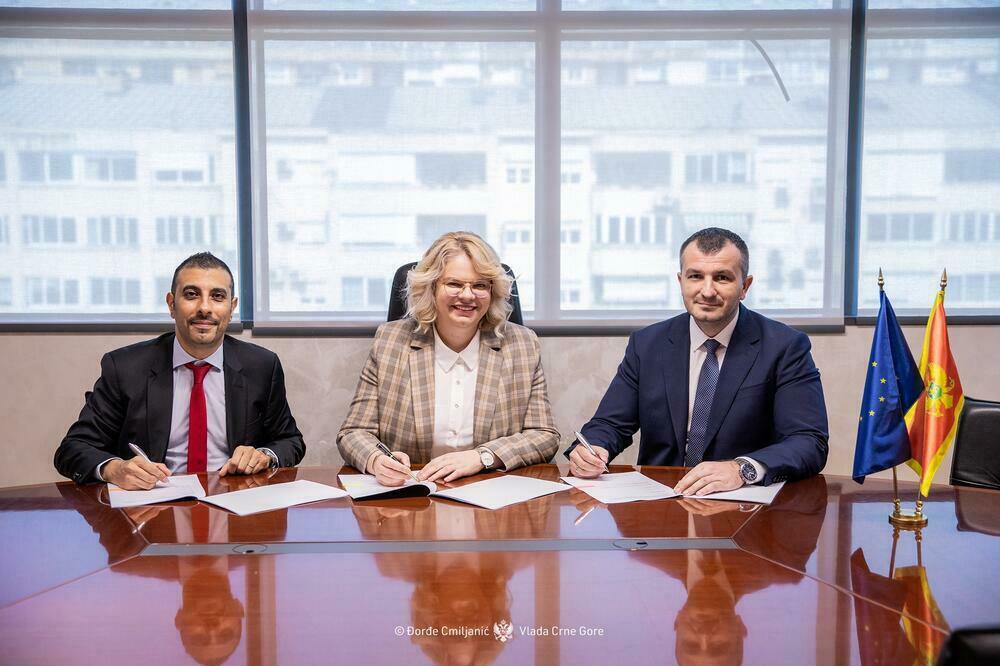 Sa potpisivanja ugovora o bespovratnoj podršci, Foto: Vlada CG