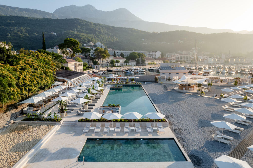 <p><em>Lazure Hotel & Marina, luksuzni kompleks sa 5* smješten u nekadašnjem<br /> venecijanskom Lazaretu iz 18. vijeka u Meljinama.</em></p>