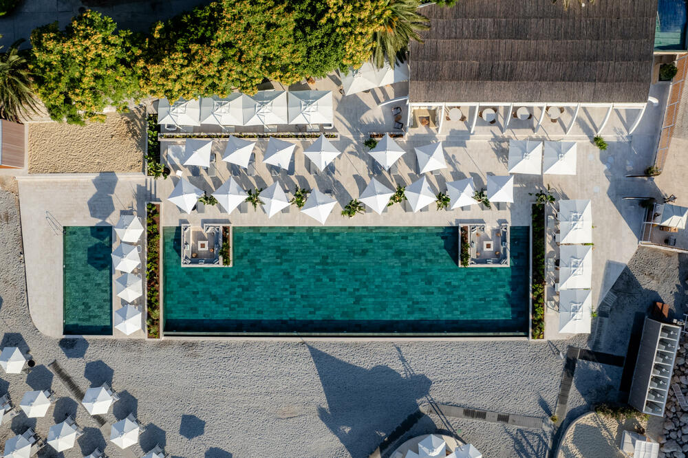 <p><em>Lazure Hotel & Marina, luksuzni kompleks sa 5* smješten u nekadašnjem<br /> venecijanskom Lazaretu iz 18. vijeka u Meljinama.</em></p>