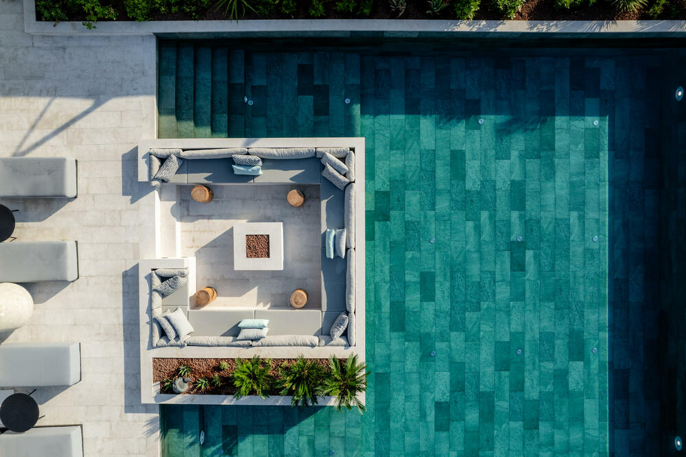 <p><em>Lazure Hotel & Marina, luksuzni kompleks sa 5* smješten u nekadašnjem<br /> venecijanskom Lazaretu iz 18. vijeka u Meljinama.</em></p>