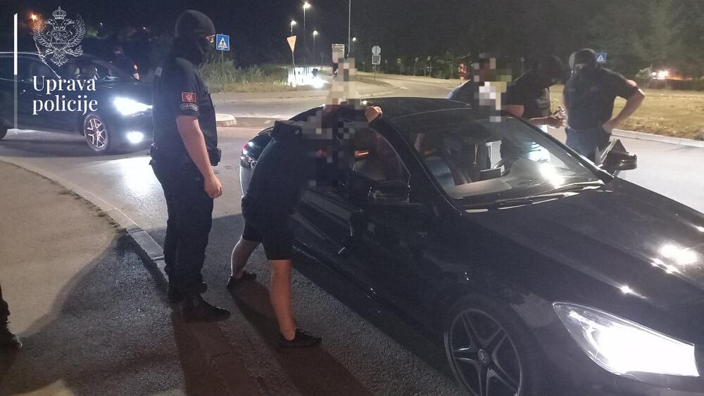 <p>Pronađene puške, municija, oduzeto devet vozila</p>