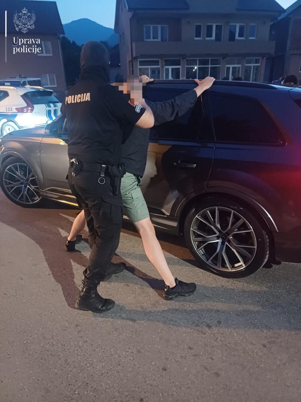 <p>Pronađene puške, municija, oduzeto devet vozila</p>