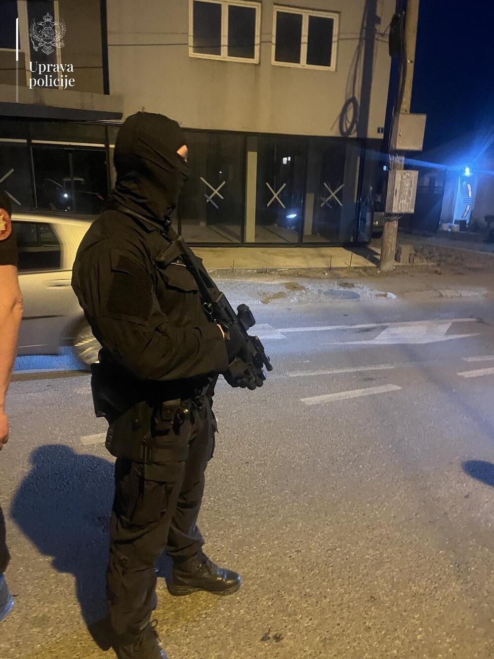 <p>Pronađene puške, municija, oduzeto devet vozila</p>