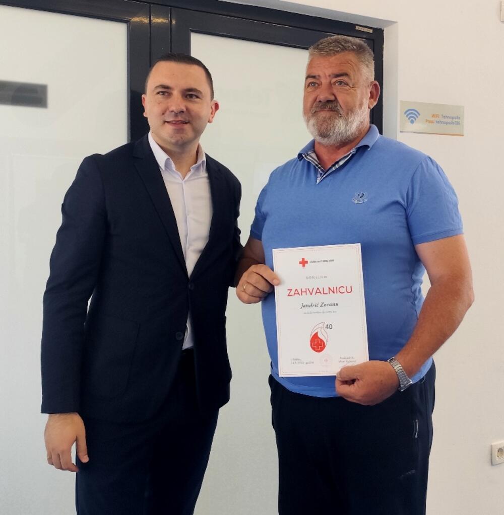 <p>" Nikšić je jedini grad koji prelazi četiri odsto dobrovoljnih davalaca u odnosu na broj stanovnika, što je evropski procenat", kazao je Ratko Čvorović, predsjednik Opštinskog odbora za dobrovoljno davalaštvo</p>