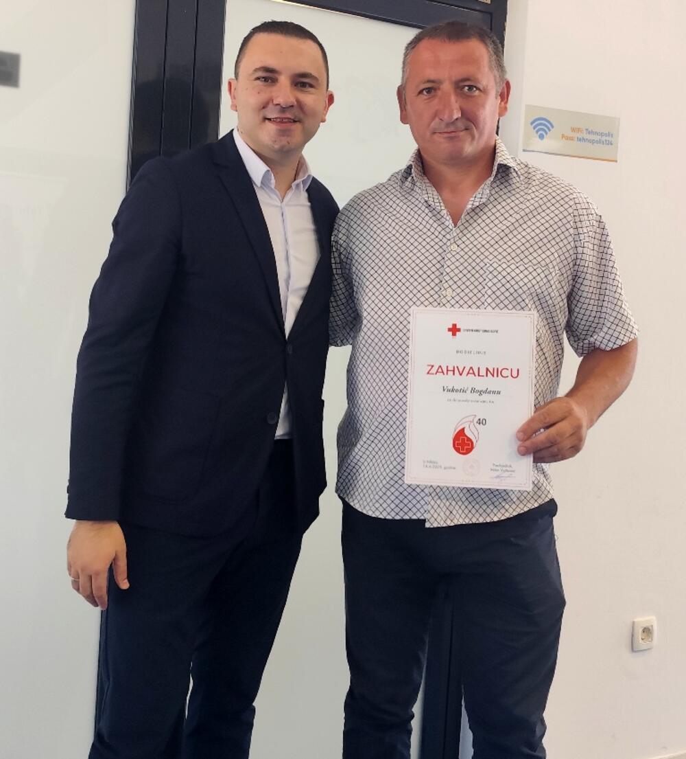 <p>" Nikšić je jedini grad koji prelazi četiri odsto dobrovoljnih davalaca u odnosu na broj stanovnika, što je evropski procenat", kazao je Ratko Čvorović, predsjednik Opštinskog odbora za dobrovoljno davalaštvo</p>